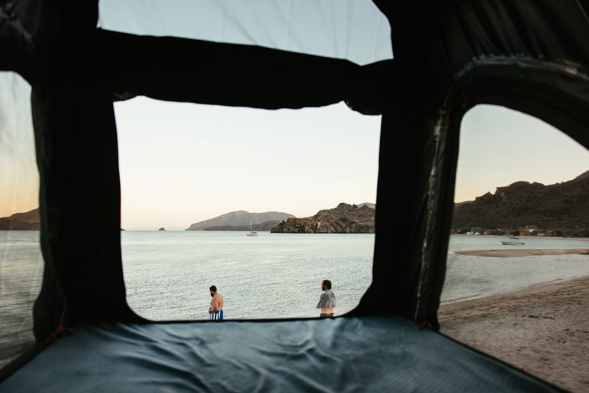 Roam The Desperado Hardshell Rooftop Tent