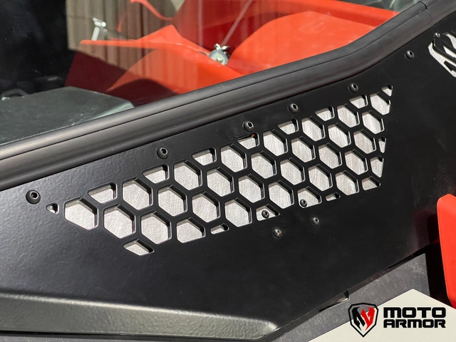 Moto Armor Vented Glass Windshield Can Am Maverick X3