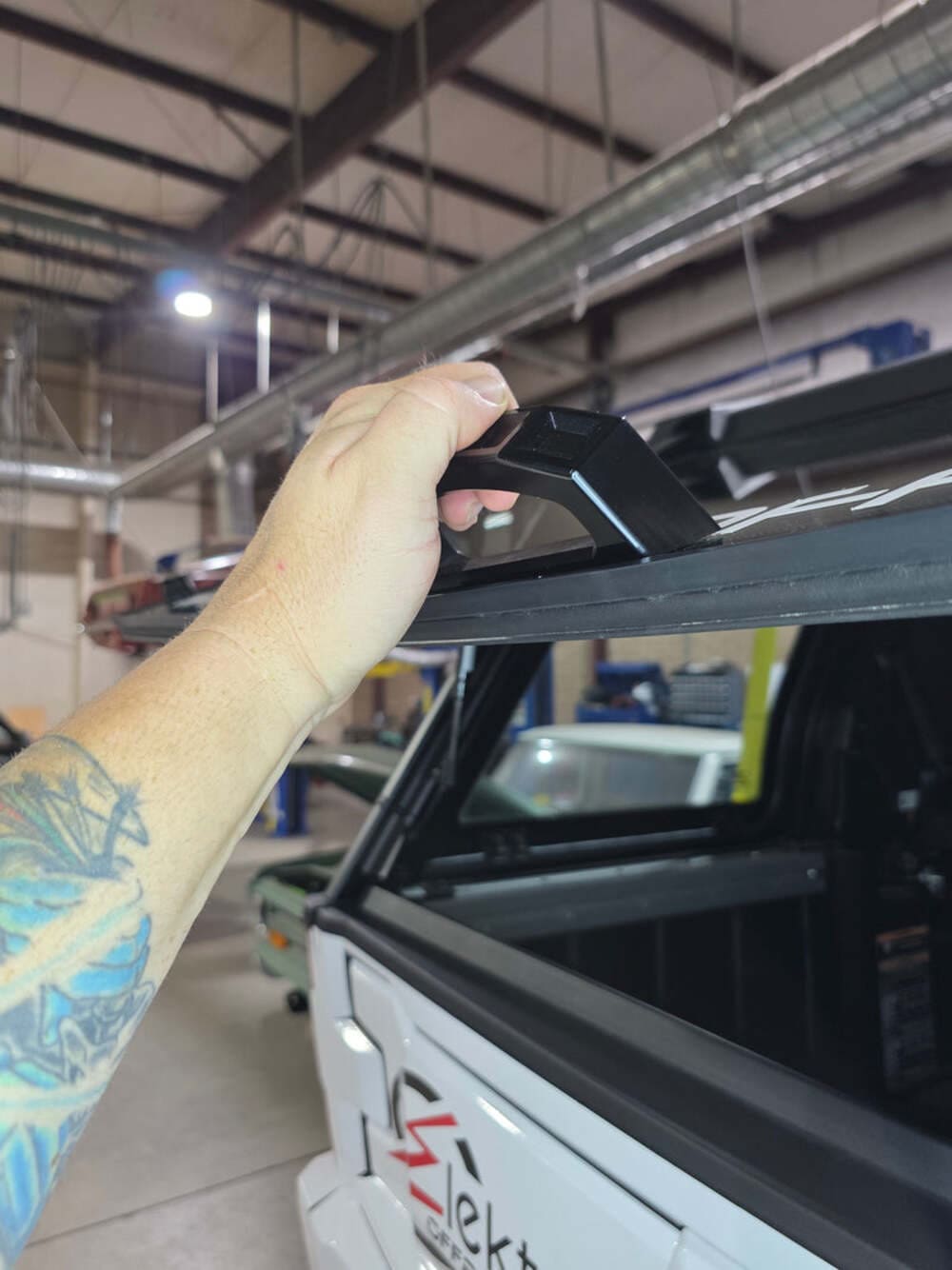 Elektric Offroad '24+ Polaris Xpeditio Rear Glass Handle - Anodized Black