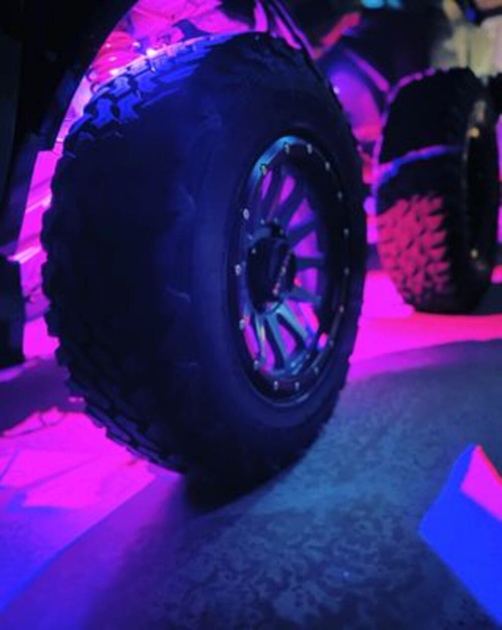 M Whips T2 RGB/RGBW Bluetooth Chasing Rock Light Kit