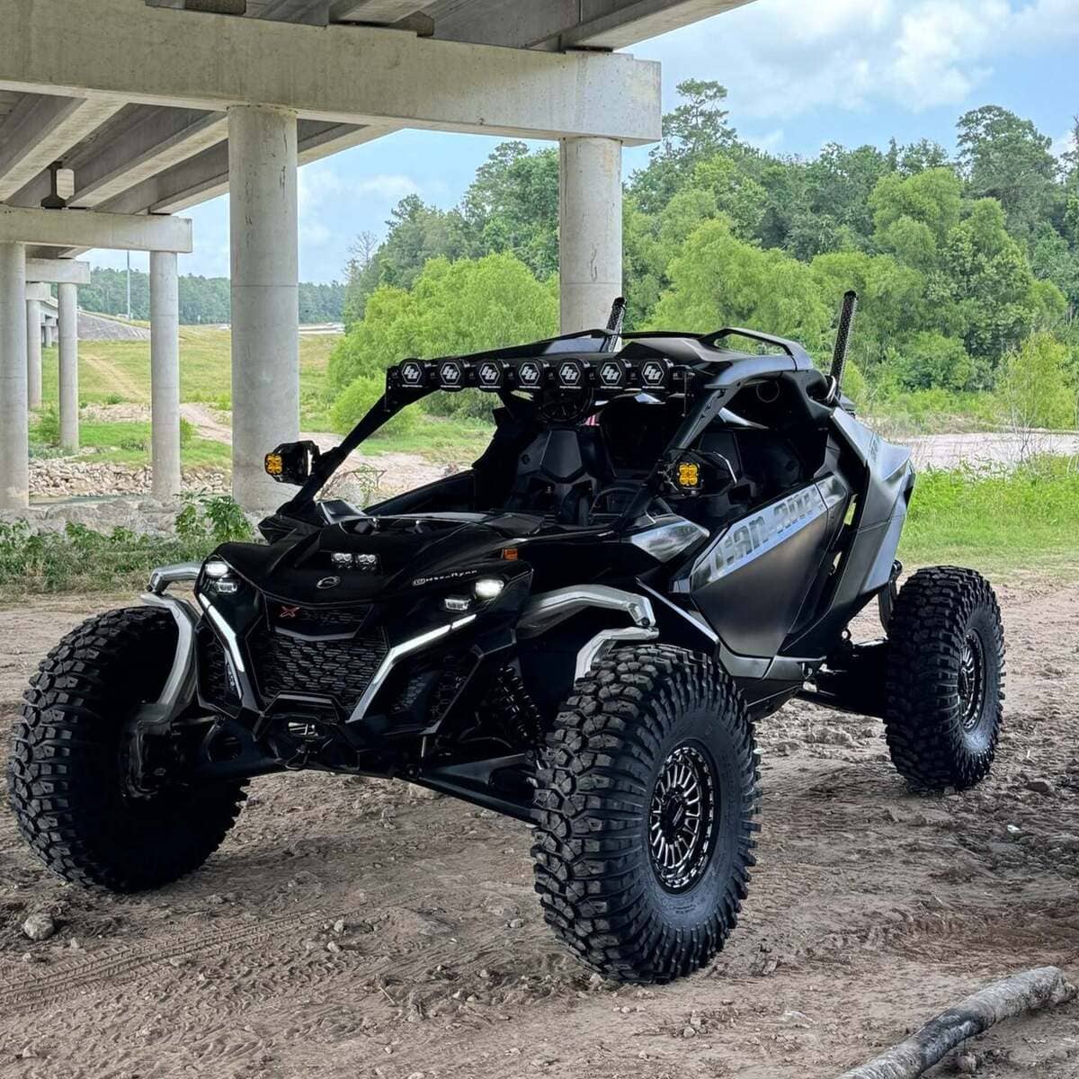 MetalFX '24+ Can-Am Maverick R Delta 6R Beadlock - Satin Black Contrast Cut