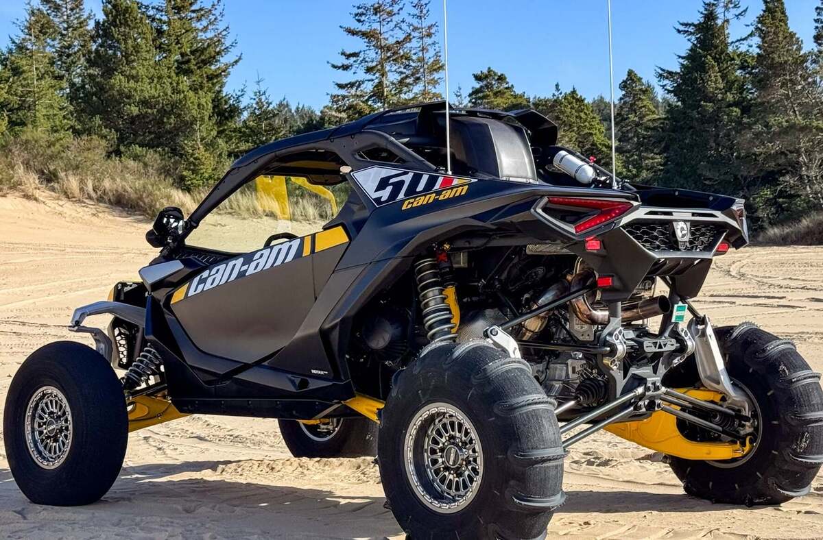 MetalFX Delta 6R UTV Beadlock Wheel Kit - Gunmetal Contrasta Cut