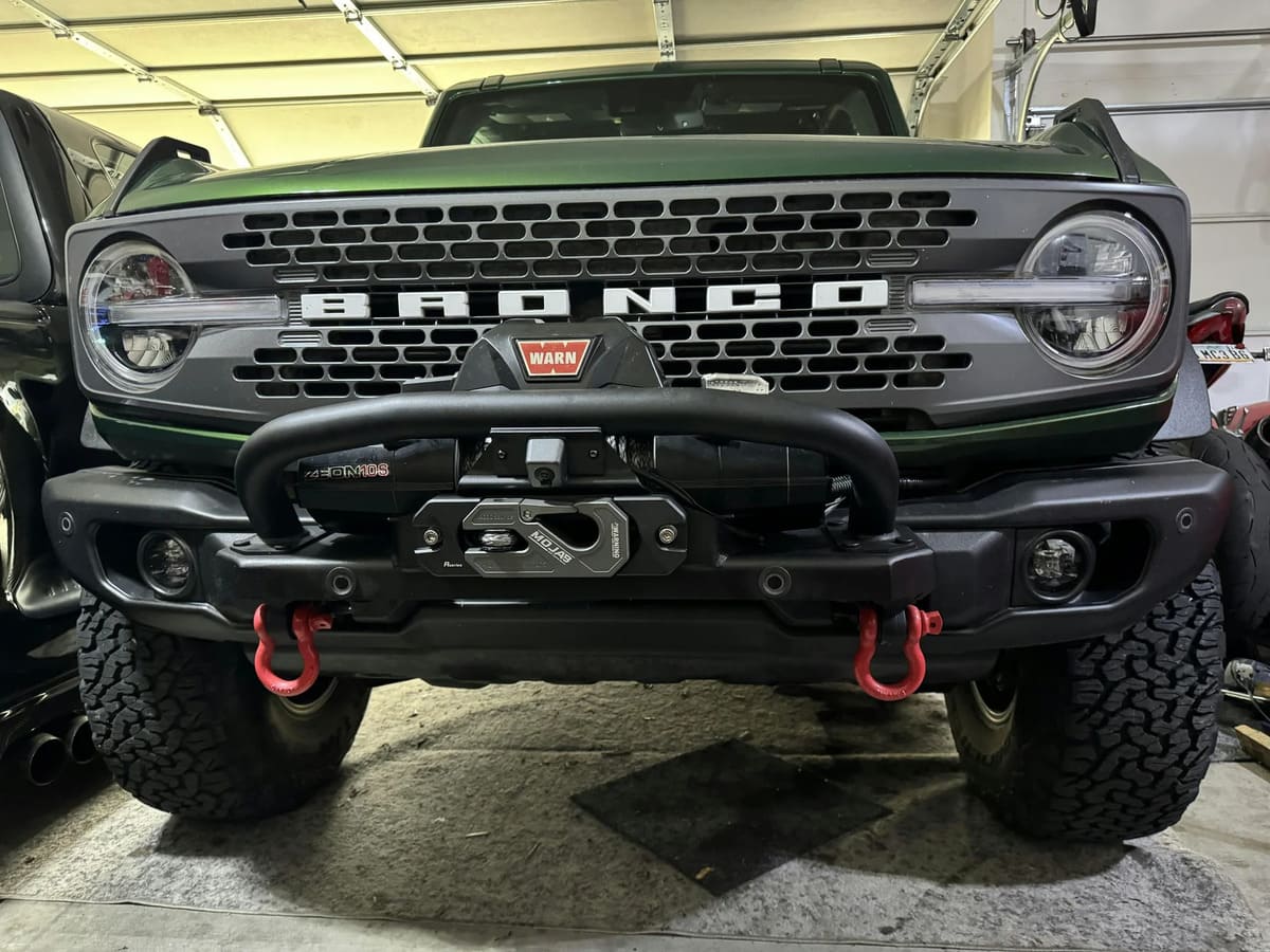 Mojab Off-Road Aluminum Recessed Winch Shackle with Closed Latch & Fairlead Kit