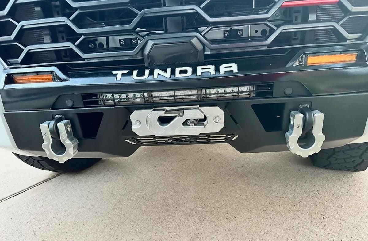 Mojab Off-Road Aluminum Recessed Winch Shackle with Closed Latch & Fairlead Kit