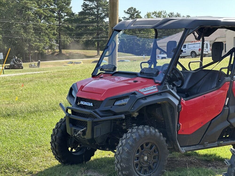Seizmik Honda Pioneer 1000 Toolless Versa-Vent Scratch Resistant Hard Coated Windshield