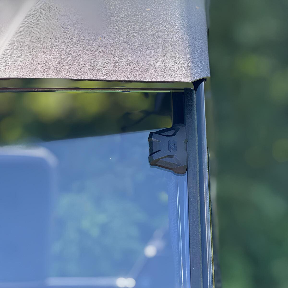 Seizmik Honda Pioneer 700 Toolless Versa-Vent Windshield