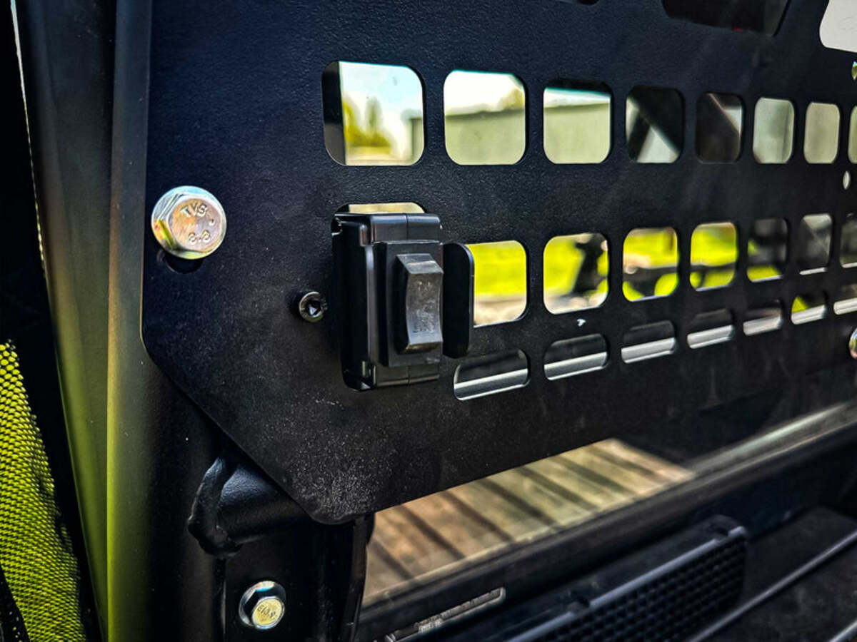 Thumper Fab UForce 600 Winch Headache Rack