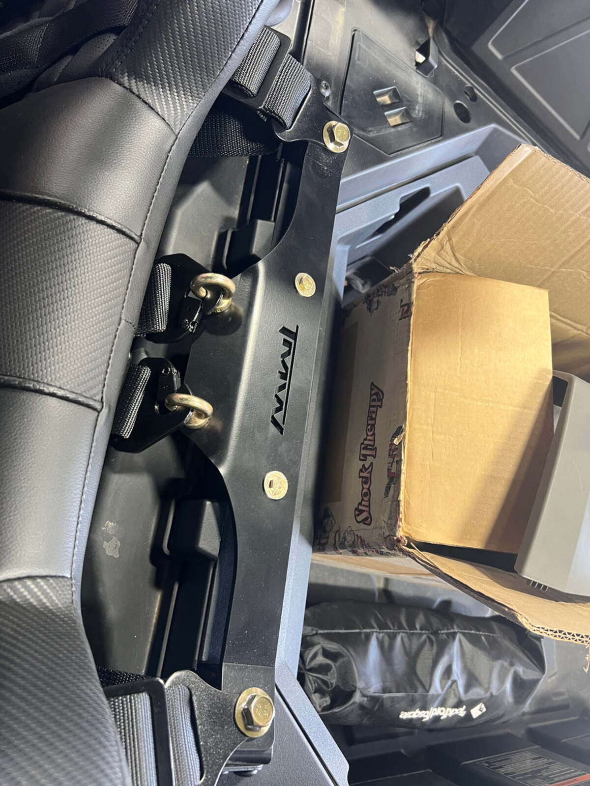 TMW Polaris PRO R/Turbo R center harness mount for bench seat.