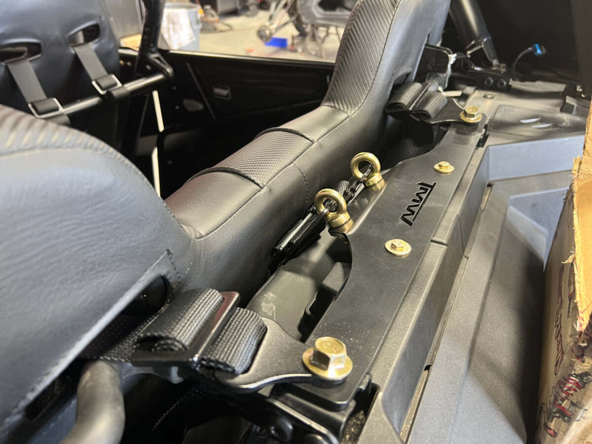 TMW Polaris PRO R/Turbo R center harness mount for bench seat.