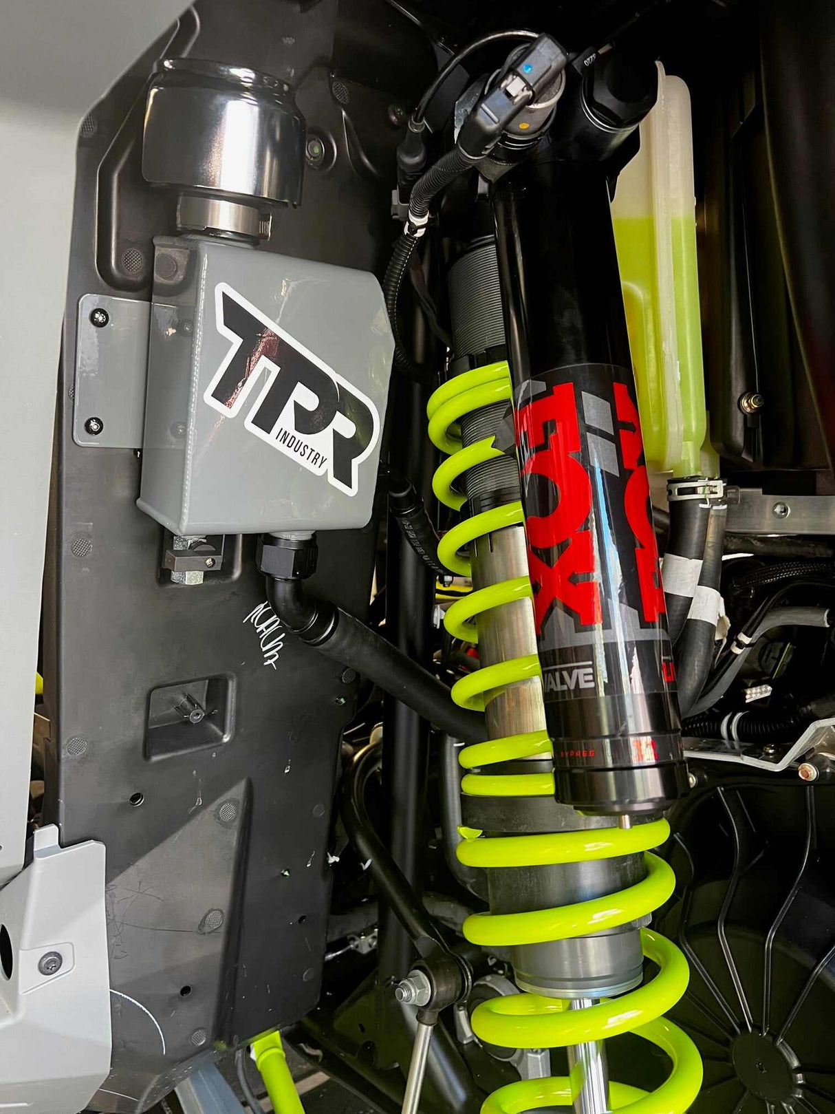 TPR Industry 16an Push Lock Fitting - 60º