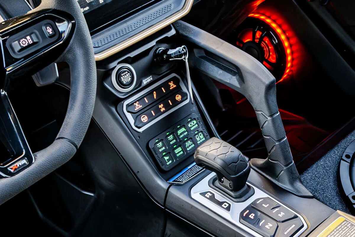 UTV Stereo Can-Am Maverick R Switch-Pros Sp-9100 Mount