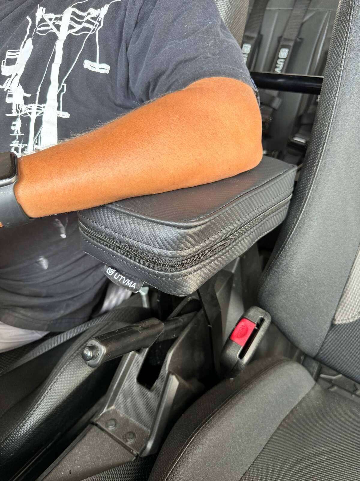 UTVMA '15-'24 Polaris RZR Trail Armrest w/ Bracket