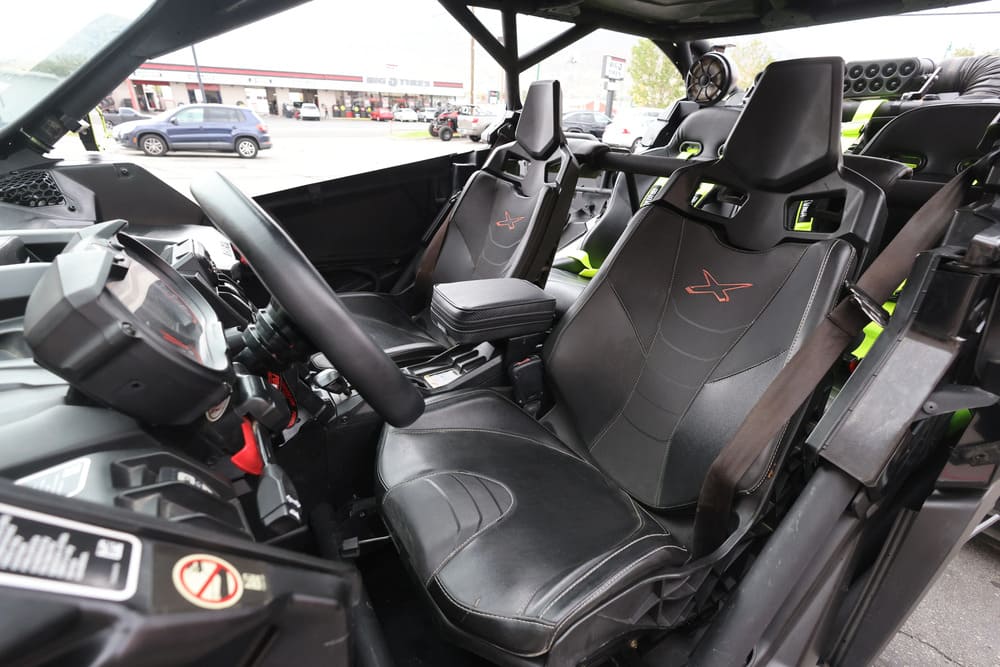 UTVMA '17-'24 Can-Am Maverick X3 Armrest w/ Bracket