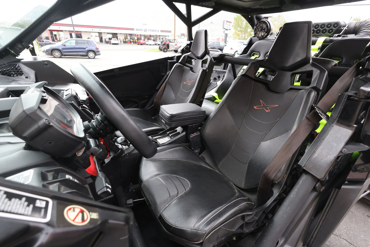 UTVMA '17-'24 Can-Am Maverick X3 Max Armrest with Bracket