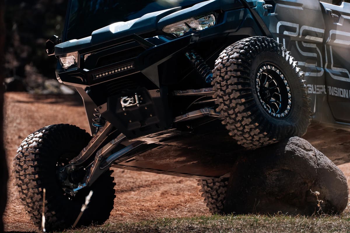 CSC '22+ Can-Am Defender HD10 Mid Travel Suspension Kit