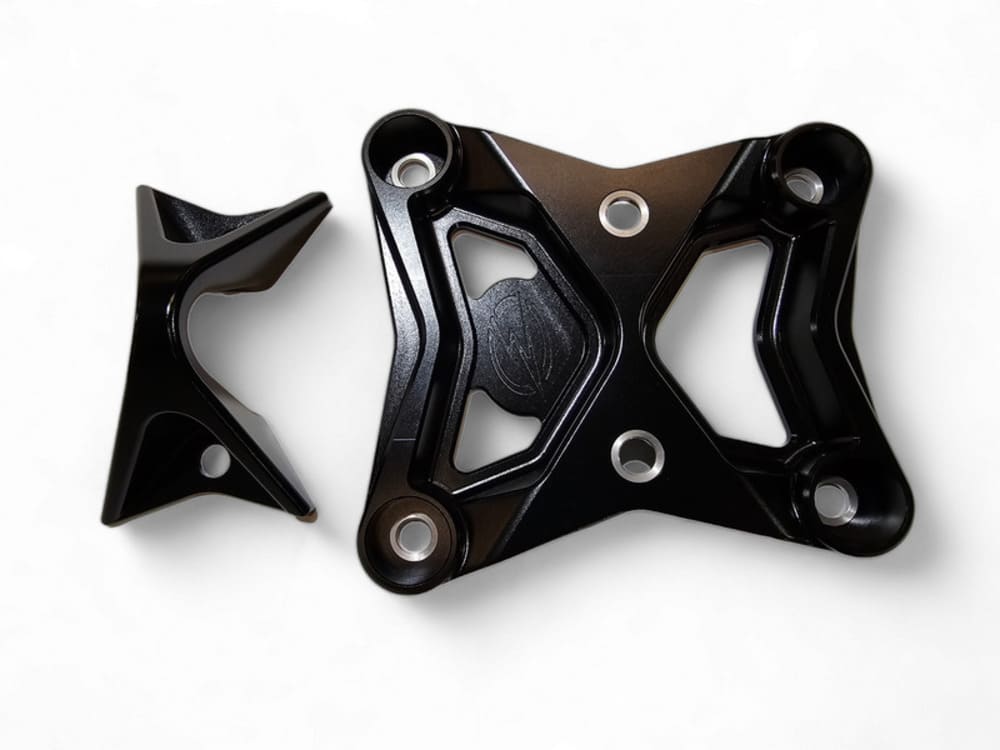Elektric Offroad '17-'21 Can Am Maverick X3 Radius Rod Plate w/ Tow Hook - Black