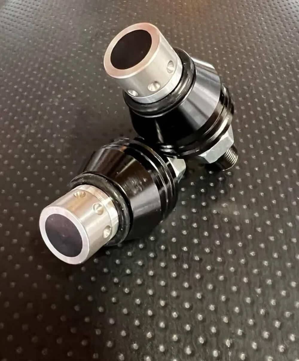 M Whips Ball Bearing Quick Disconnect Base