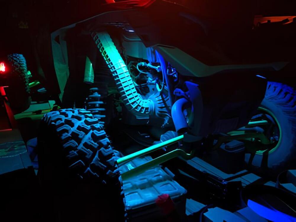 M Whips T2 Bluetooth Chasing Rock Kit - 6 Pods