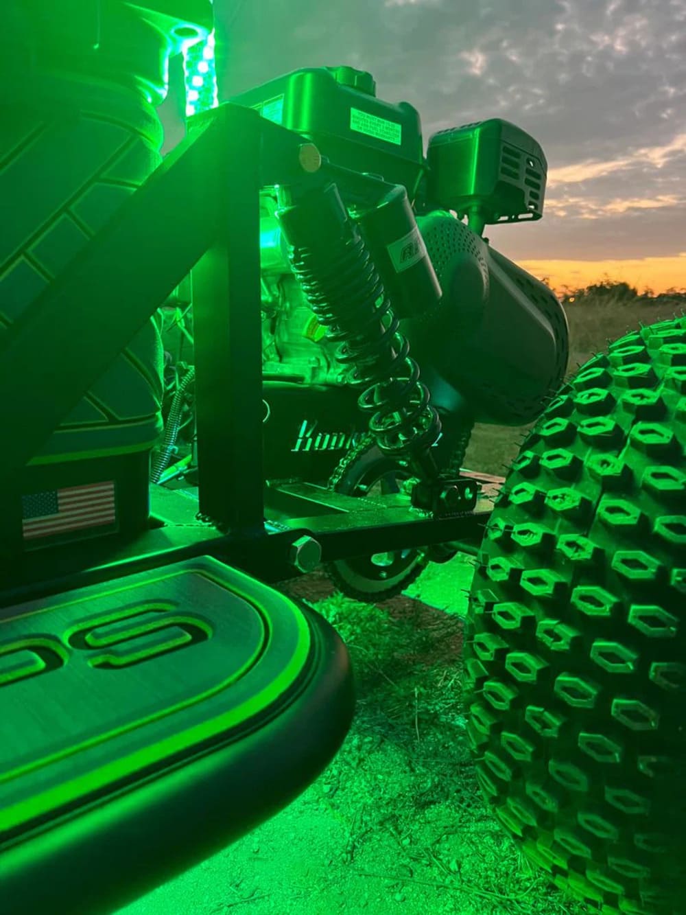 M Whips T2 RGB/RGBW Bluetooth Chasing Rock Light Kit