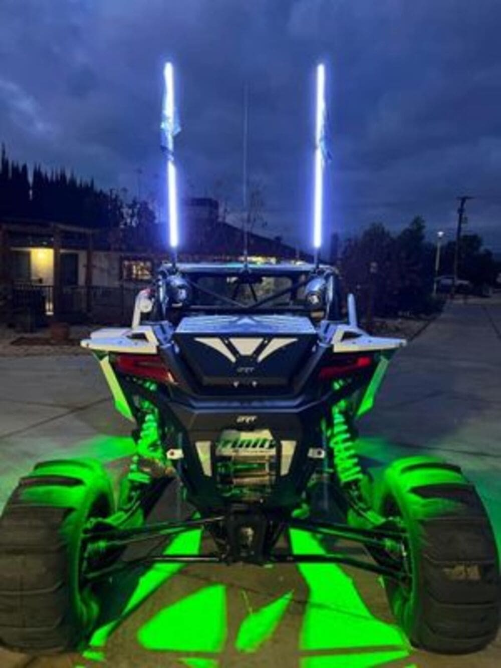 M Whips T2 RGB/RGBW Bluetooth Chasing Rock Light Kit