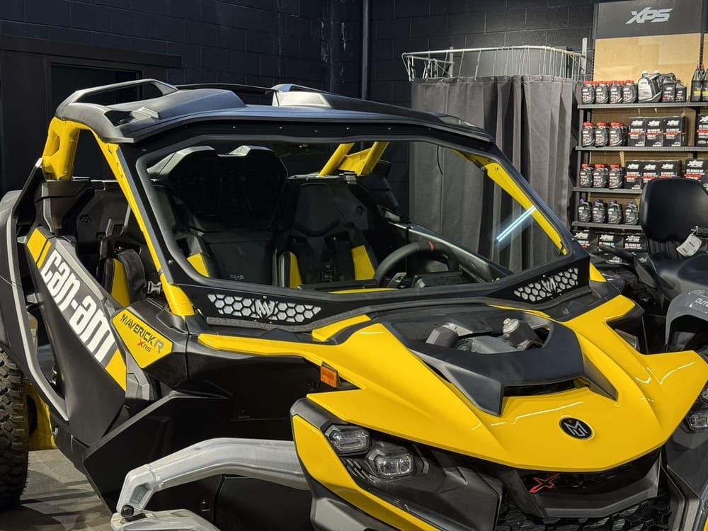 Moto Armor '24+ Can-Am Maverick R Vented Glass Windshield with Wipers