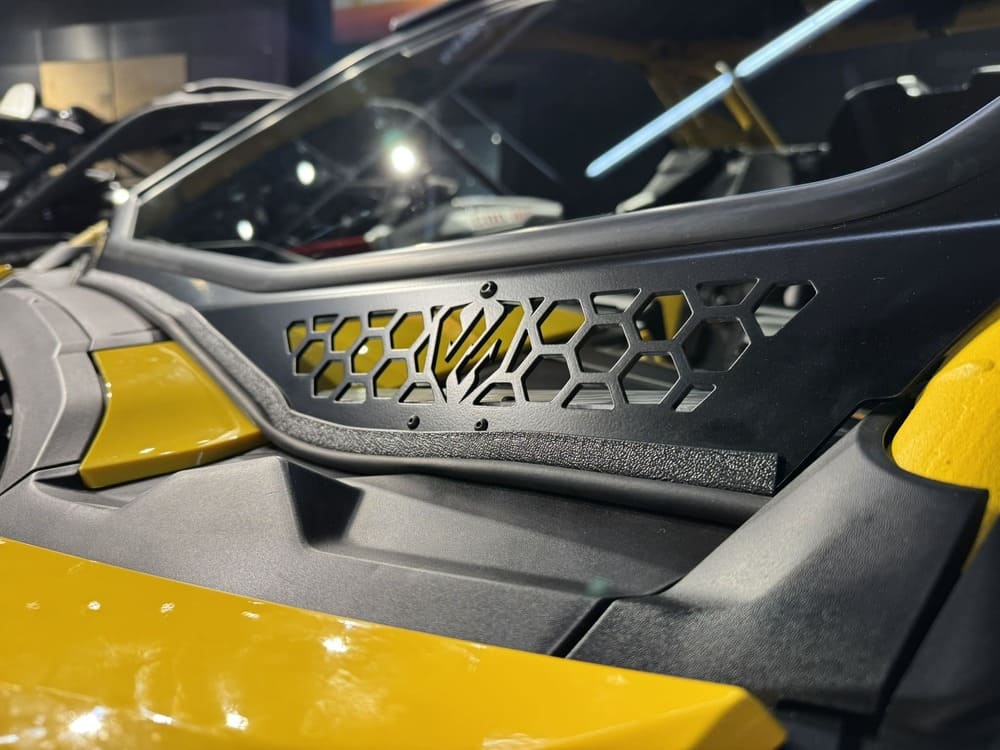 Moto Armor '24+ Can-Am Maverick R Vented Glass Windshield with Wipers