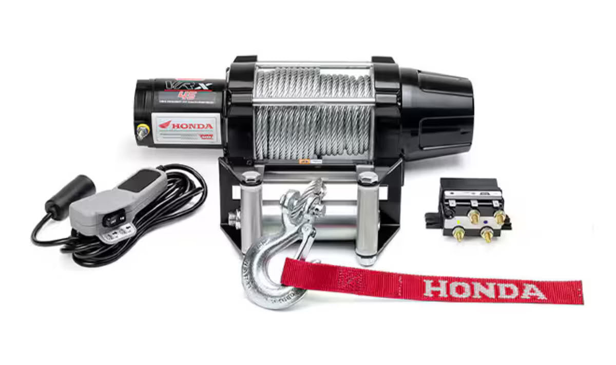 Polaris '25 Pioneer 1000 Winch