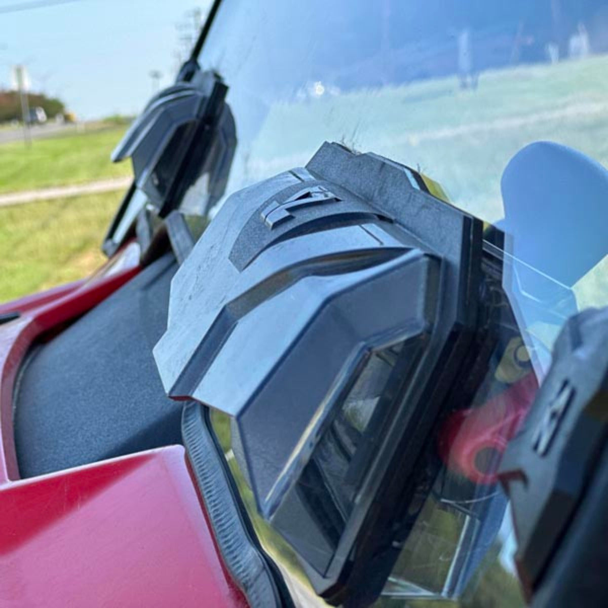 Seizmik Honda Pioneer 1000 Toolless Versa Vent Scratch Resistant Hard Coated Windshield