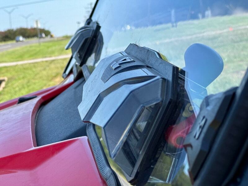 Seizmik Honda Pioneer 1000 Toolless Versa-Vent Scratch Resistant Hard Coated Windshield