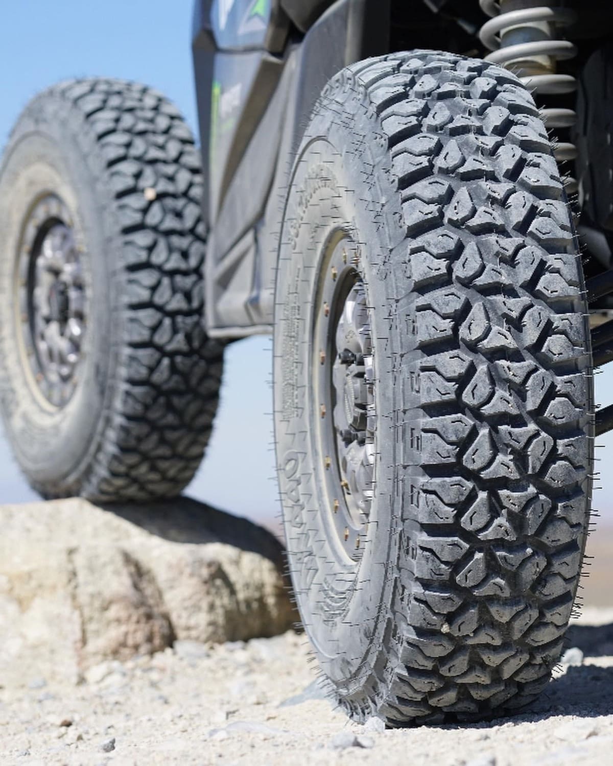 System 3 Matte Black SB-5 Beadlock & System 3 DX440 Offroad Wheel & Tire Kit
