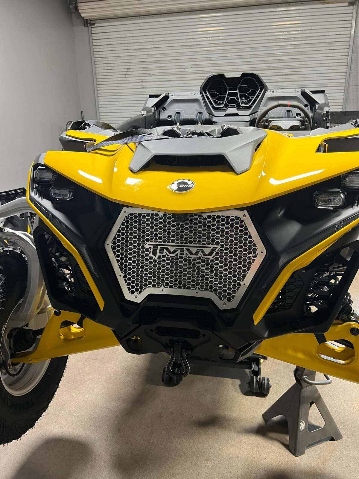 TMW Can-Am Maverick R Grill