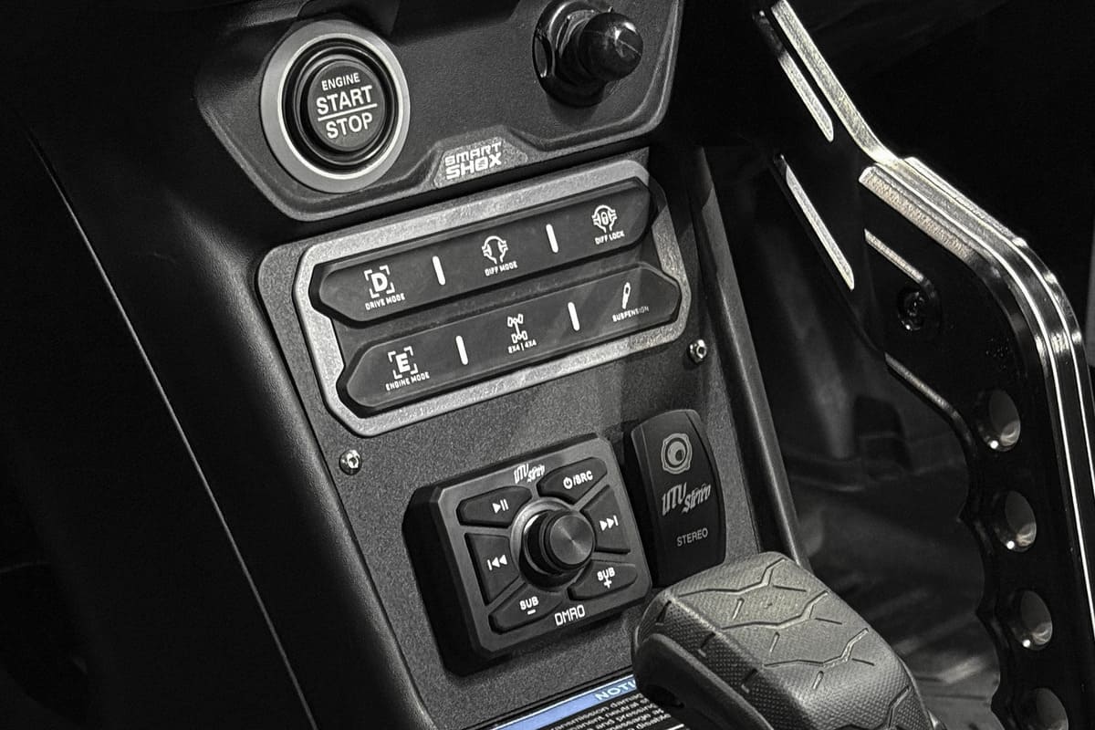 UTV Stereo Can-Am Maverick R Head Unit Mount Kit