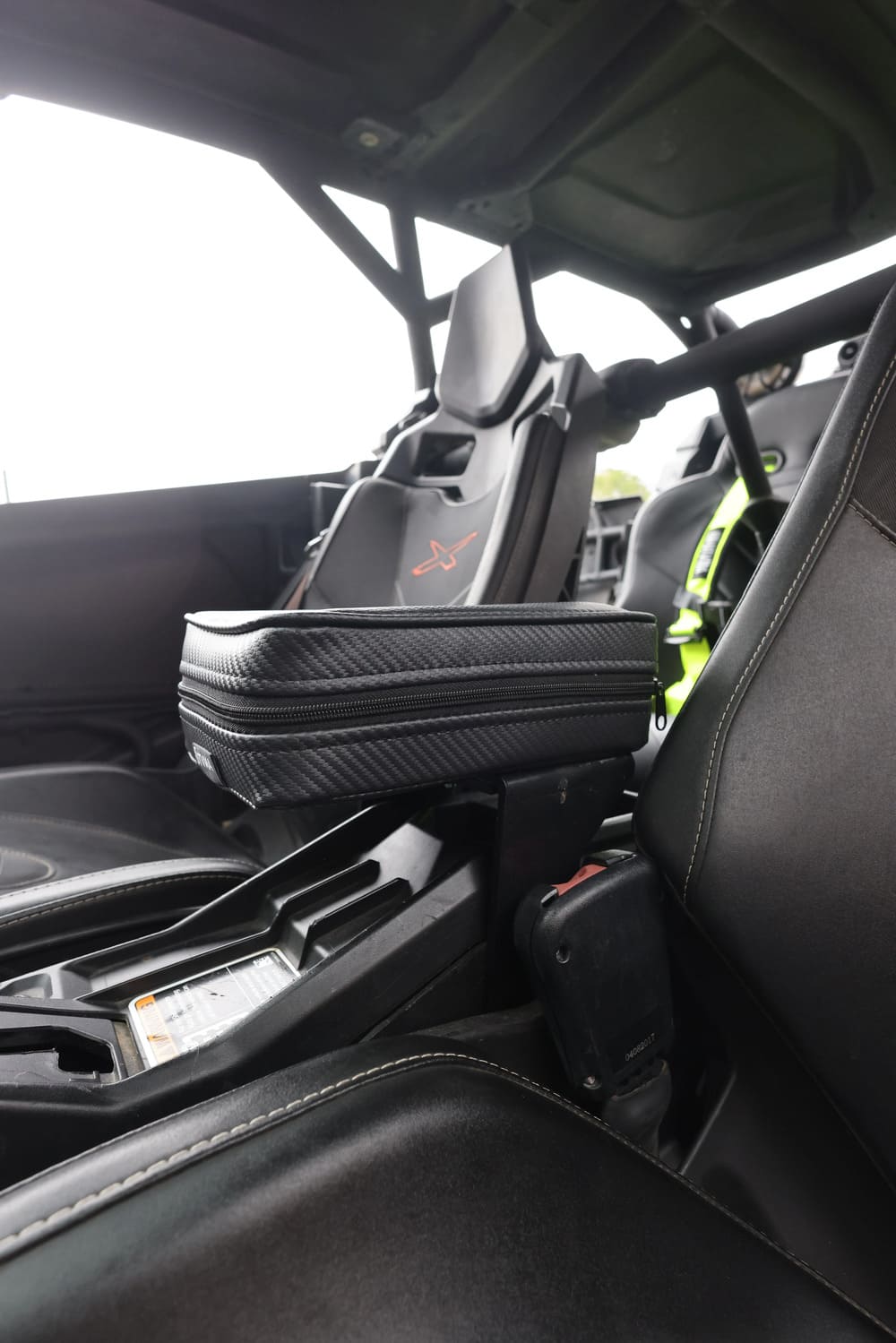 UTVMA '17-'24 Can-Am Maverick X3 Armrest w/ Bracket