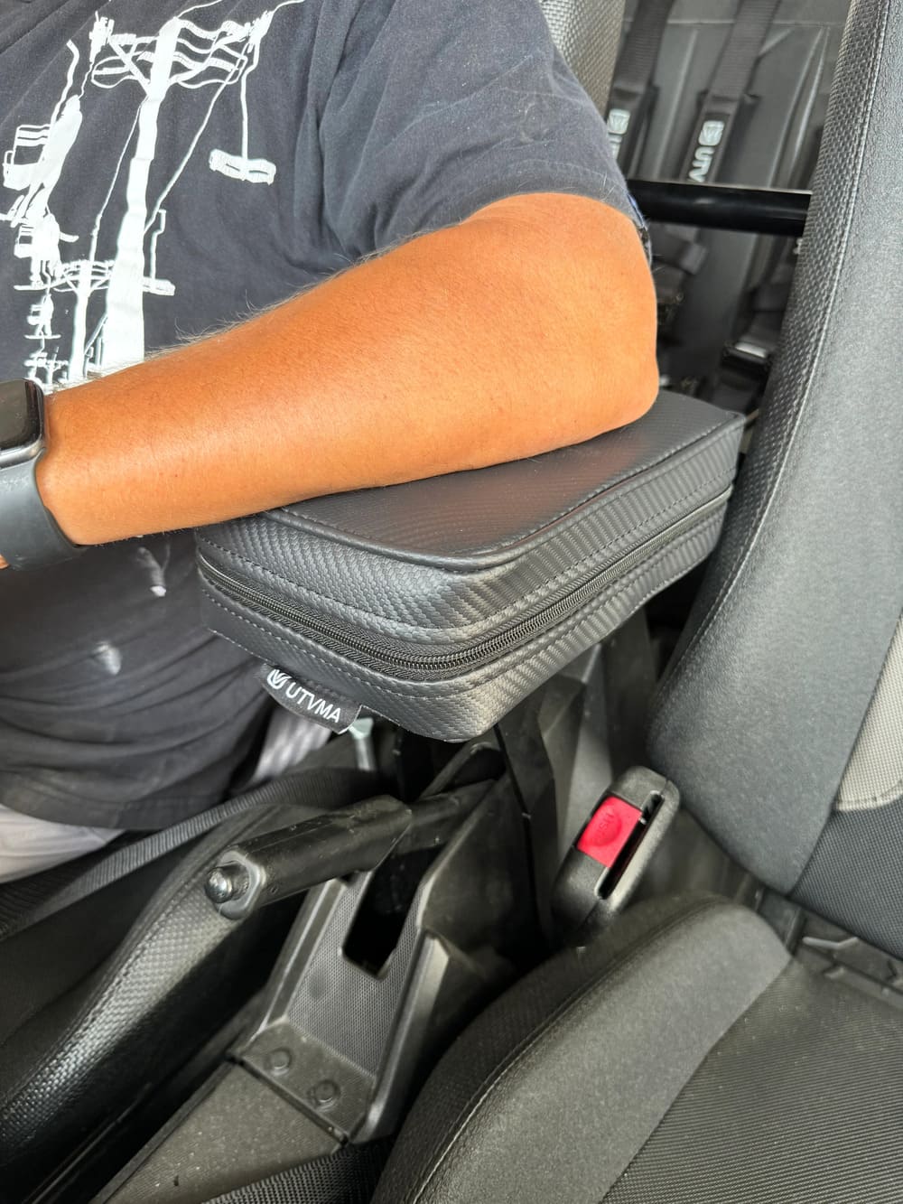UTVMA '21-'24 Can-Am Commander Max & Rear Armrest w/ Bracket