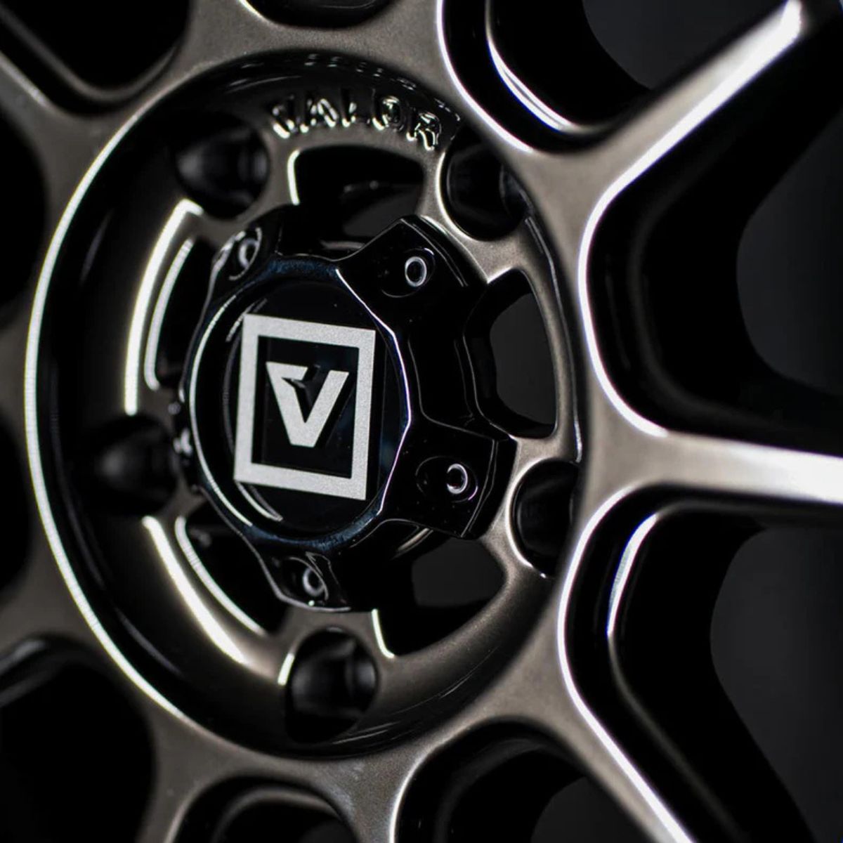 Valor Offroad V18 Beadlock UTV Wheel - Hyper Black